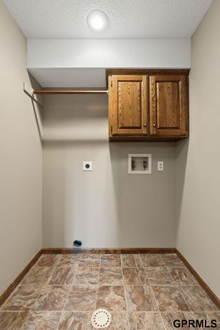 11024 N 61St Street, Omaha, NE 68152