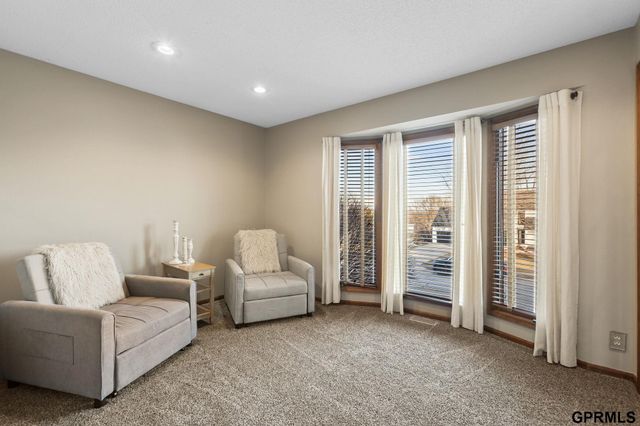 11024 N 61St Street, Omaha, NE 68152