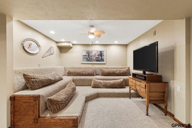 11024 N 61St Street, Omaha, NE 68152