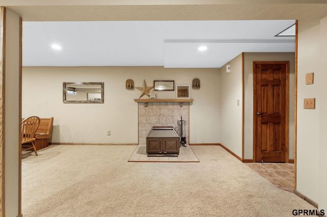 11024 N 61St Street, Omaha, NE 68152