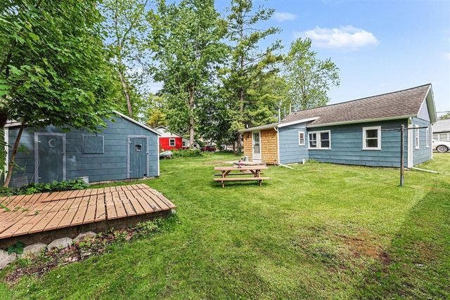 588 Pleasant Drive, Gregory, MI 48137
