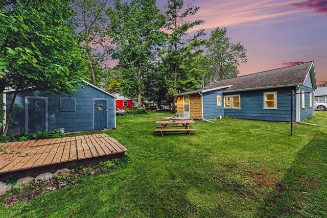 588 Pleasant Drive, Gregory, MI 48137