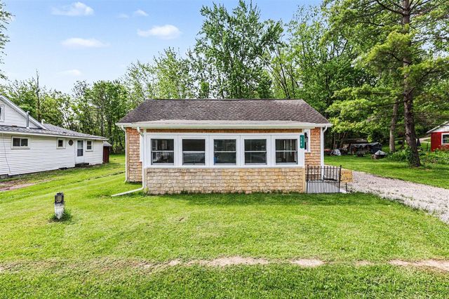 588 Pleasant Drive, Gregory, MI 48137
