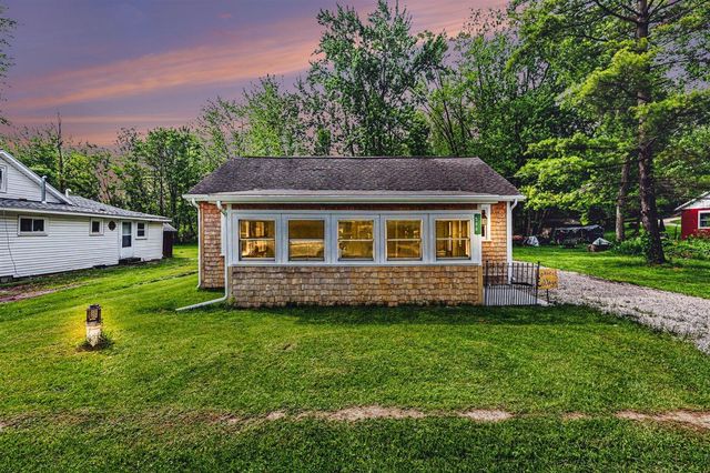 588 Pleasant Drive, Gregory, MI 48137