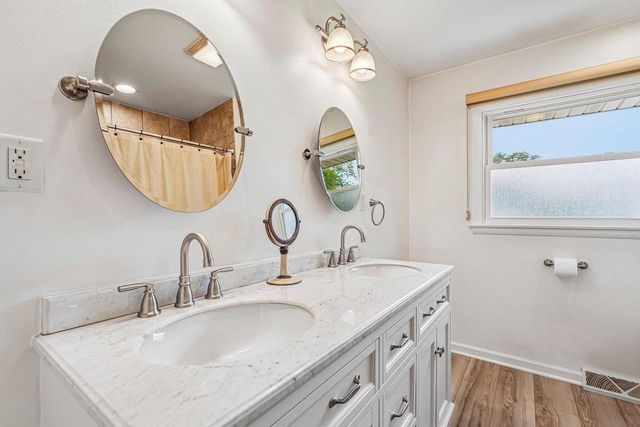 W170N9364 Woodlawn DRIVE, Menomonee Falls, WI 53051