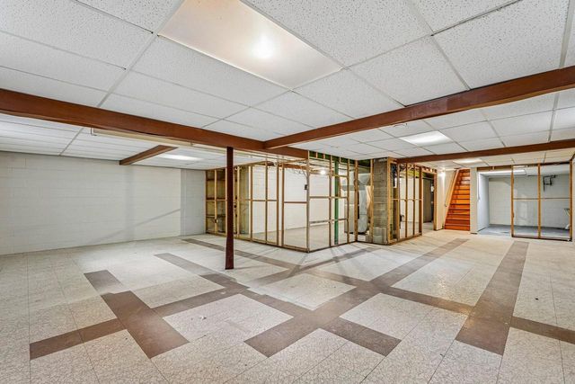 W170N9364 Woodlawn DRIVE, Menomonee Falls, WI 53051