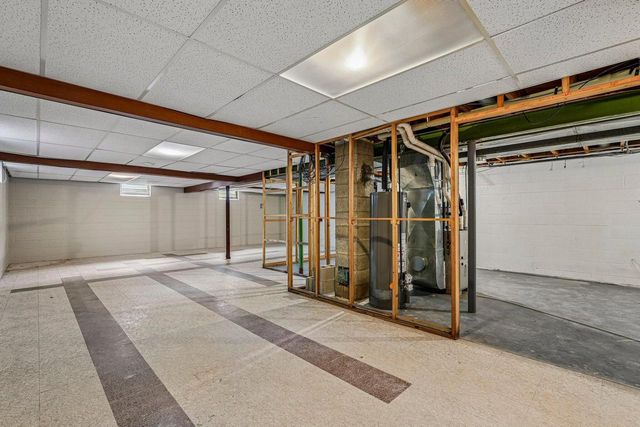W170N9364 Woodlawn DRIVE, Menomonee Falls, WI 53051