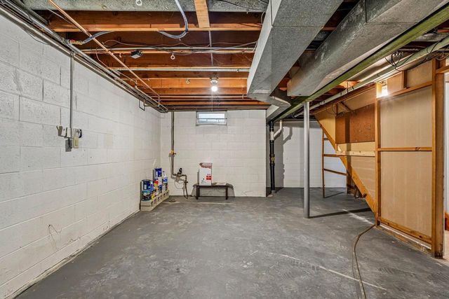 W170N9364 Woodlawn DRIVE, Menomonee Falls, WI 53051