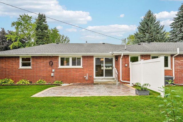W170N9364 Woodlawn DRIVE, Menomonee Falls, WI 53051