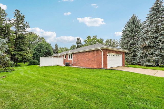 W170N9364 Woodlawn DRIVE, Menomonee Falls, WI 53051