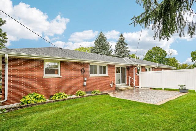 W170N9364 Woodlawn DRIVE, Menomonee Falls, WI 53051