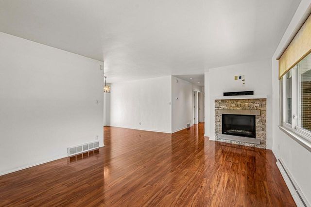 W170N9364 Woodlawn DRIVE, Menomonee Falls, WI 53051
