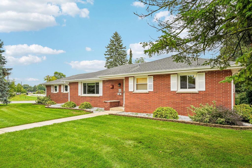 W170N9364 Woodlawn DRIVE, Menomonee Falls, WI 53051