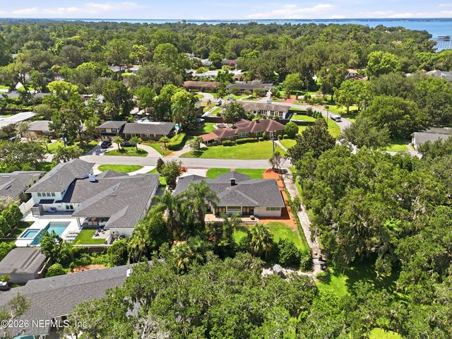 833 WATERMAN Road N, Jacksonville, FL 32207