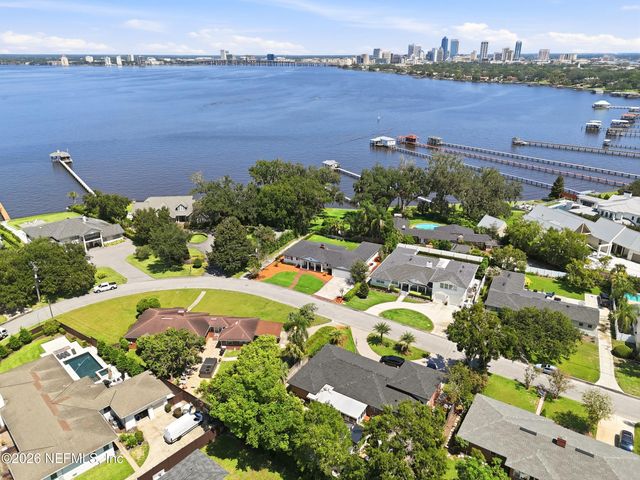 833 WATERMAN Road N, Jacksonville, FL 32207