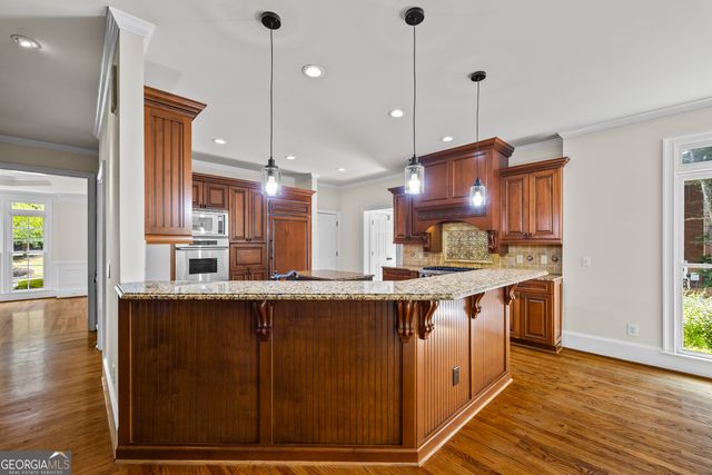 5545 Stoneleigh Drive, Suwanee, GA 30024