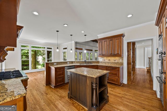 5545 Stoneleigh Drive, Suwanee, GA 30024