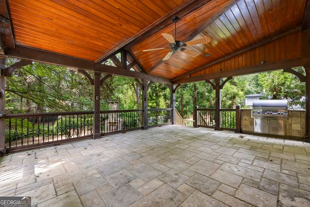 5545 Stoneleigh Drive, Suwanee, GA 30024