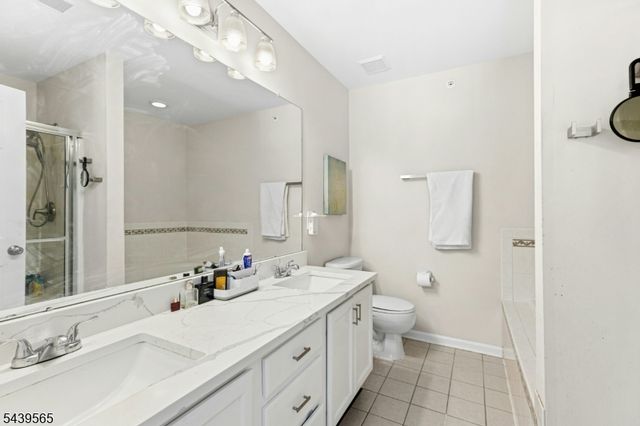 1028 Robin Ct, Green Brook Twp., NJ 08812
