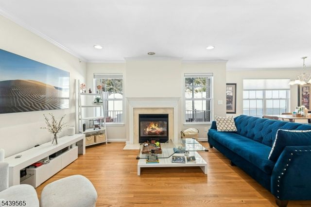 1028 Robin Ct, Green Brook Twp., NJ 08812