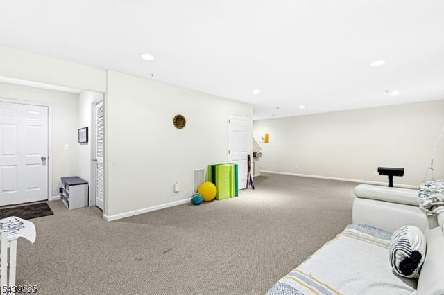1028 Robin Ct, Green Brook Twp., NJ 08812
