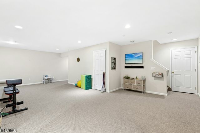 1028 Robin Ct, Green Brook Twp., NJ 08812
