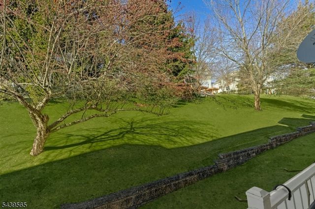 1028 Robin Ct, Green Brook Twp., NJ 08812