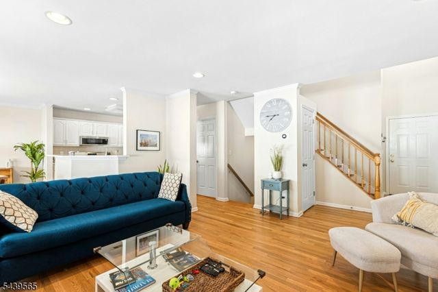 1028 Robin Ct, Green Brook Twp., NJ 08812