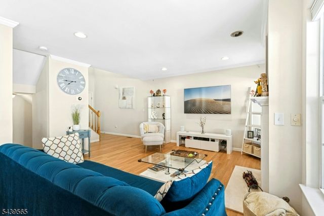 1028 Robin Ct, Green Brook Twp., NJ 08812