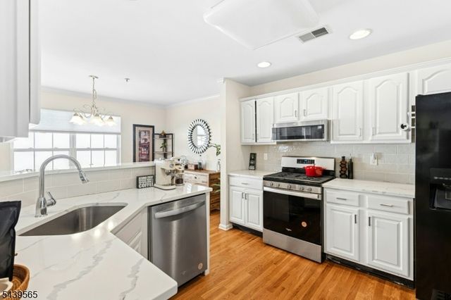 1028 Robin Ct, Green Brook Twp., NJ 08812