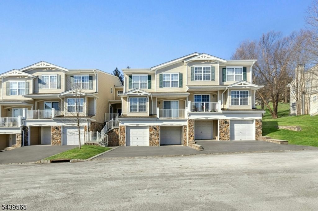 1028 Robin Ct, Green Brook Twp., NJ 08812
