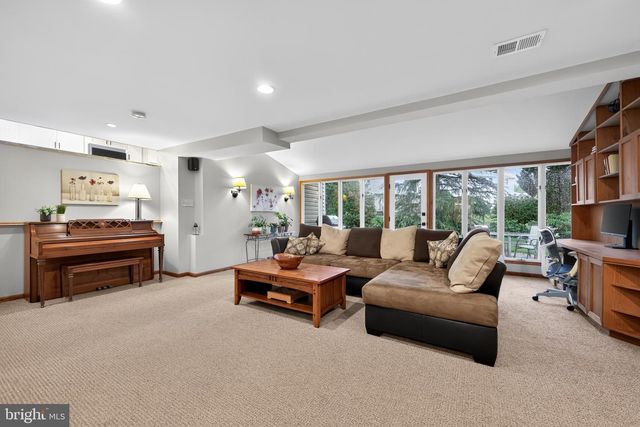 14 LAMP POST LN, Cherry Hill, NJ 08003