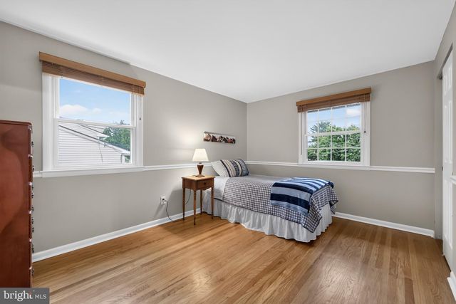 14 LAMP POST LN, Cherry Hill, NJ 08003