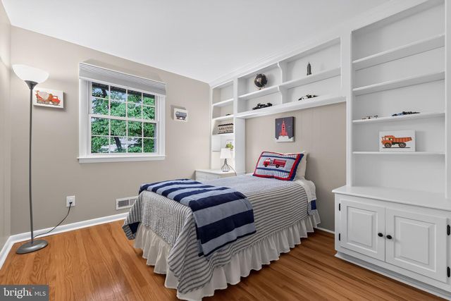 14 LAMP POST LN, Cherry Hill, NJ 08003
