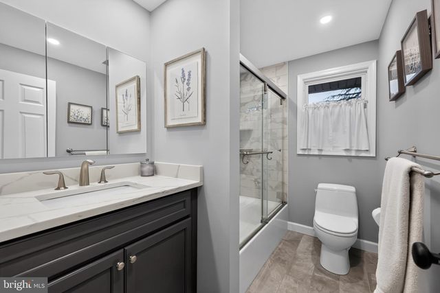 14 LAMP POST LN, Cherry Hill, NJ 08003