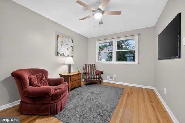 14 LAMP POST LN, Cherry Hill, NJ 08003