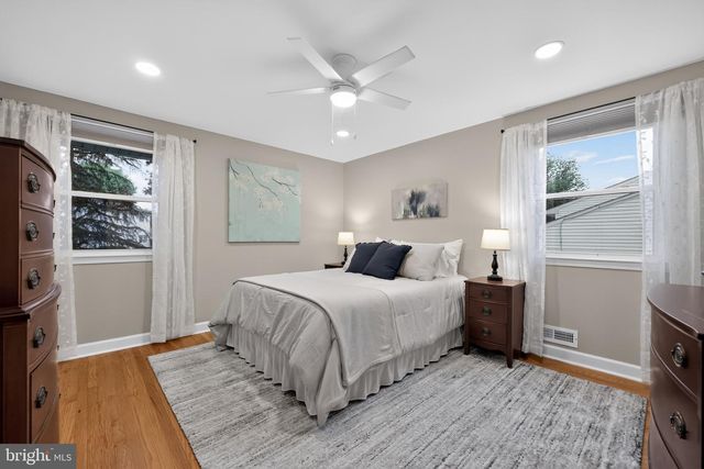 14 LAMP POST LN, Cherry Hill, NJ 08003