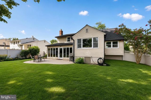 14 LAMP POST LN, Cherry Hill, NJ 08003