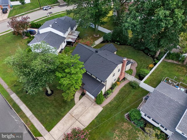 14 LAMP POST LN, Cherry Hill, NJ 08003