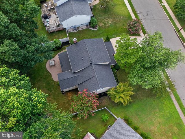 14 LAMP POST LN, Cherry Hill, NJ 08003