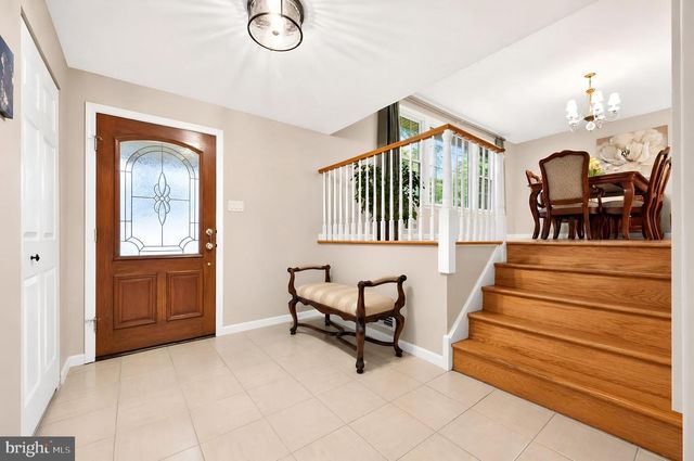 14 LAMP POST LN, Cherry Hill, NJ 08003