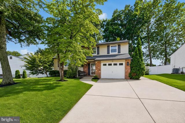 14 LAMP POST LN, Cherry Hill, NJ 08003