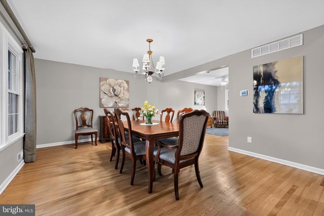14 LAMP POST LN, Cherry Hill, NJ 08003