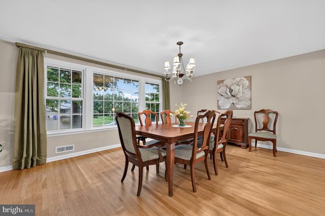 14 LAMP POST LN, Cherry Hill, NJ 08003