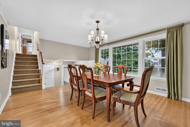 14 LAMP POST LN, Cherry Hill, NJ 08003