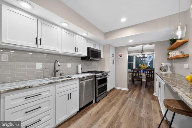 14 LAMP POST LN, Cherry Hill, NJ 08003