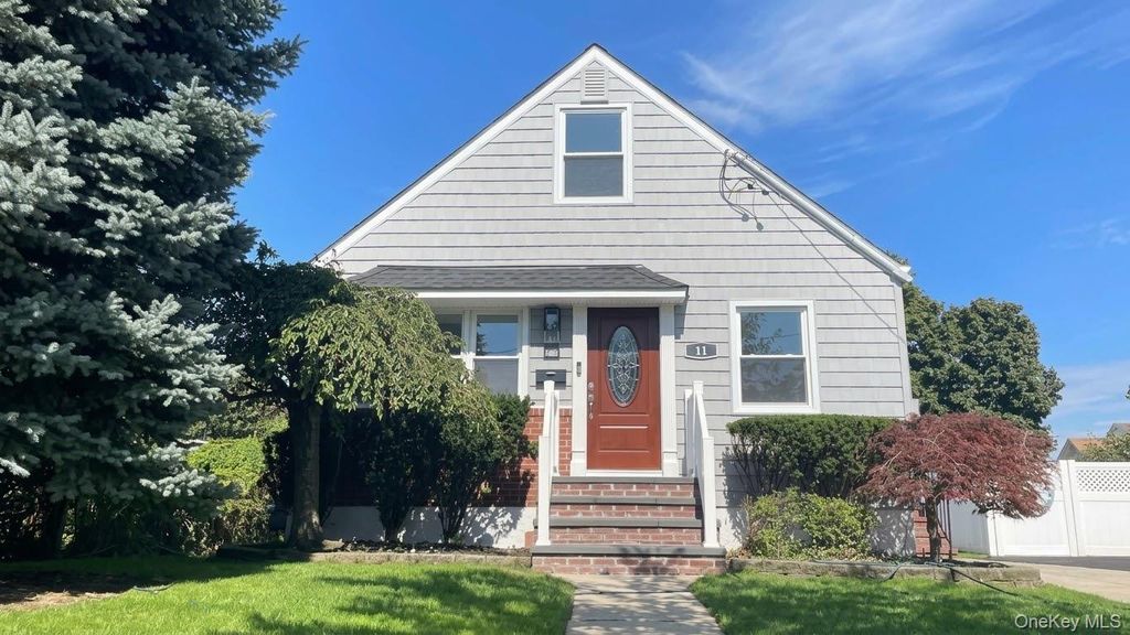 11 Wood Street, Lynbrook, NY 11563