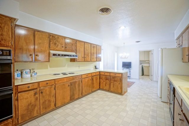 1416 W Pine Ave, Midland, TX 79705