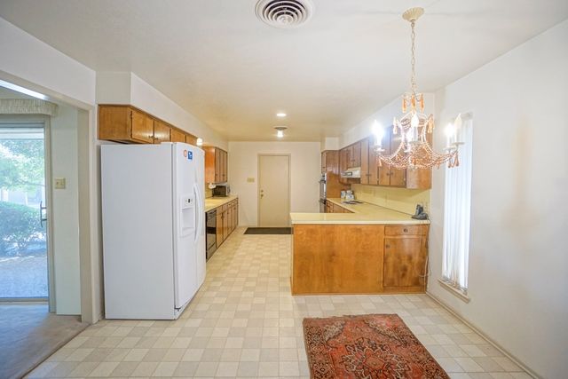 1416 W Pine Ave, Midland, TX 79705