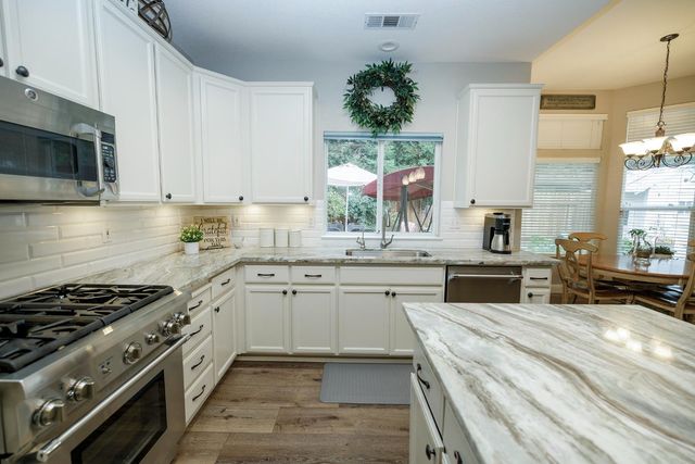 1880 Westminster Ln, Turlock, CA 95382